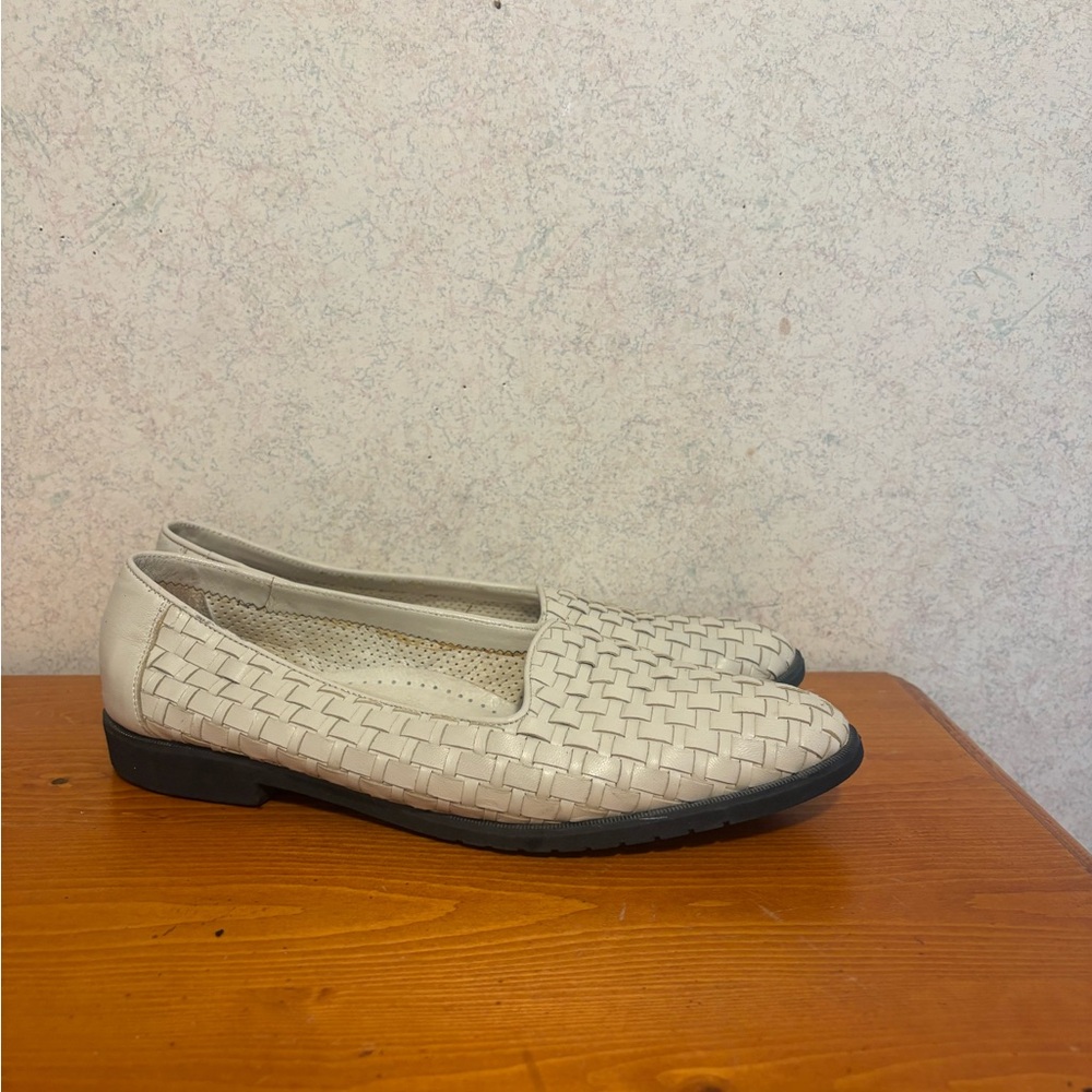 COLE HAAN ivory off white woven soft leather loafers flats shoes 9 AA Made Italy